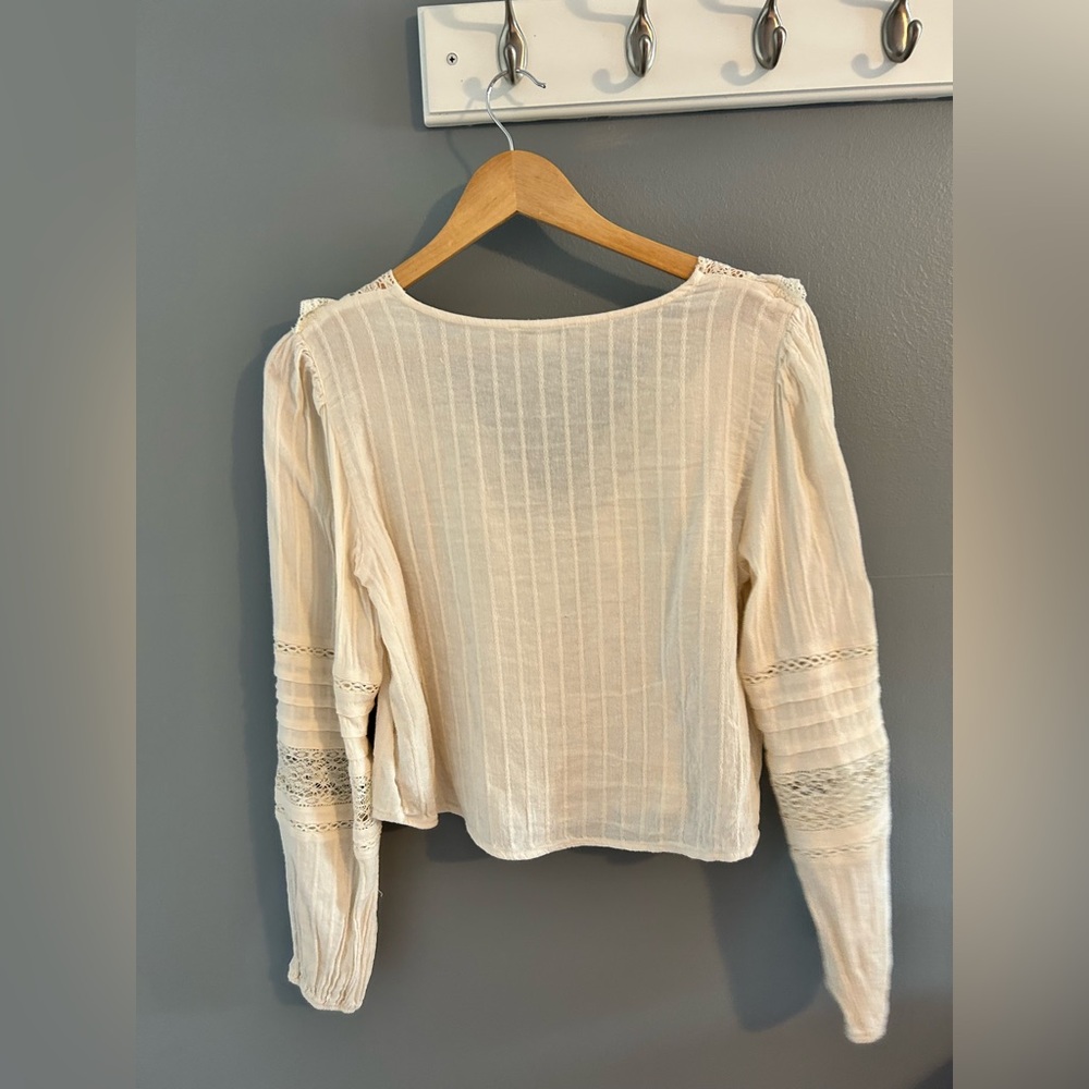 AE V-Neck Ruffle Lace Blouse - Picture 8 of 9